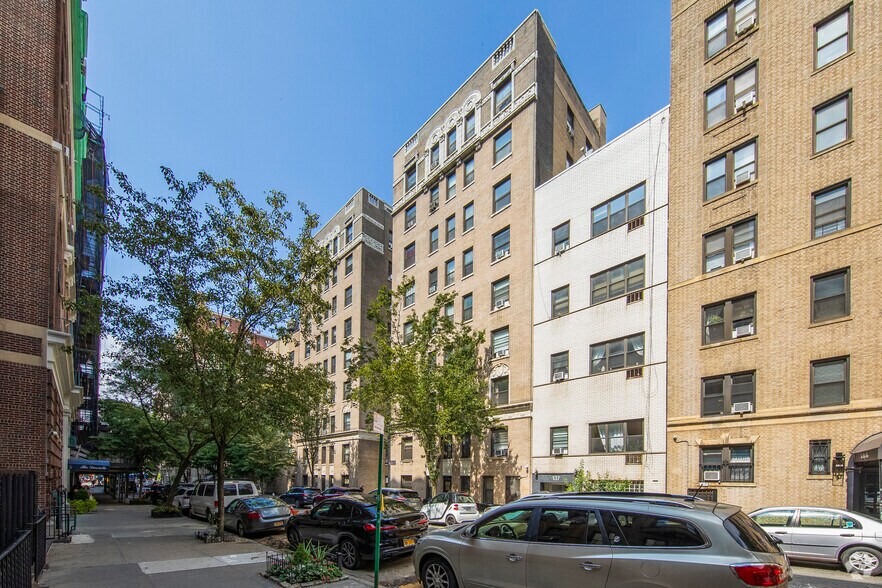 More Photos Of 145 W 71st St, New York Apartments For Lease