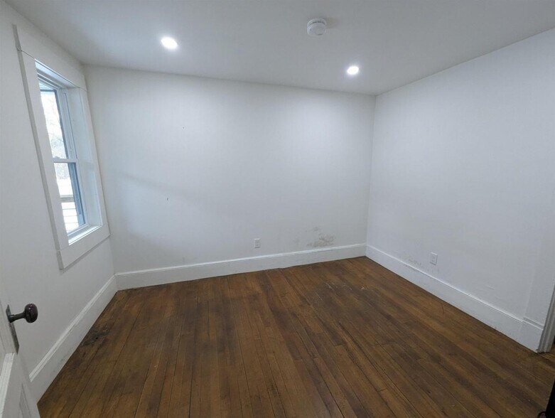 More Photos Of 623 Concord Ave, Saint Johnsbury Office For Lease