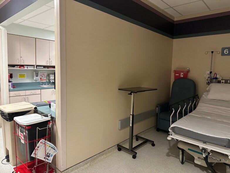 More Photos Of 1310 SE West Star Ave, Port Saint Lucie Hospital For Lease