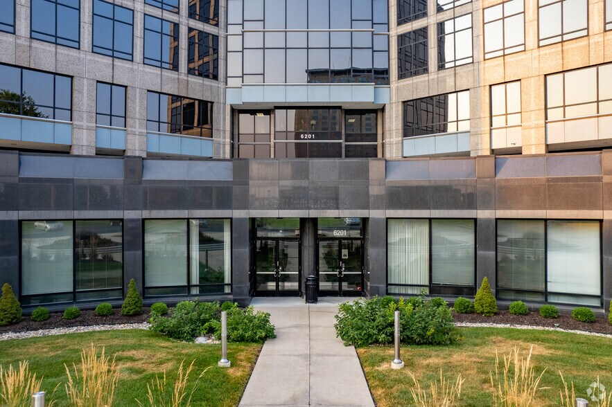 More Photos Of 6201 College Blvd, Overland Park Office For Lease