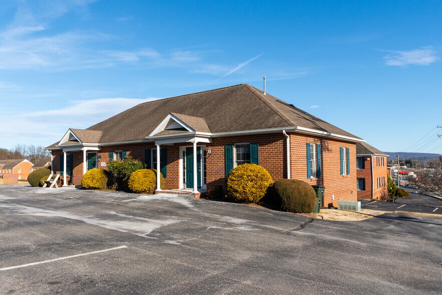 More Photos Of 40 Stoneridge Dr, Waynesboro Office For Lease