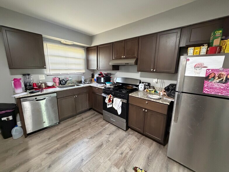 More Photos Of 21907 Jeffrey Ave, Sauk Village Apartments For Sale