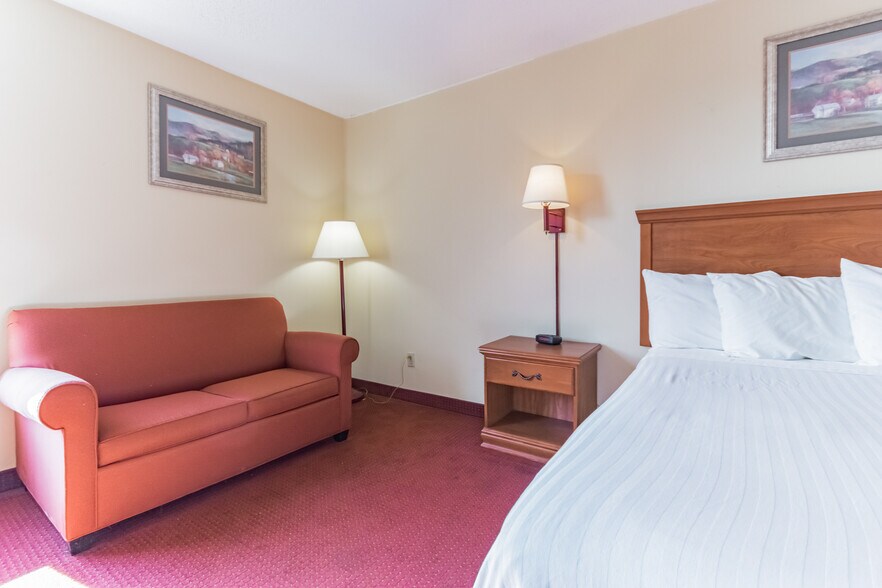 More Photos Of 127 Ontario Dr, Mount Hope Hotel For Sale