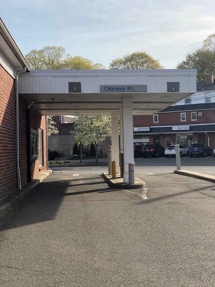 More Photos Of 5 Huntington St, Shelton Bank For Lease