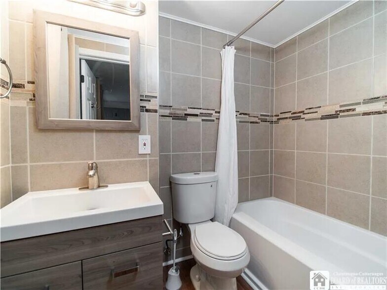 More Photos Of 363 Lake Shore Dr W, Dunkirk Hotel For Sale