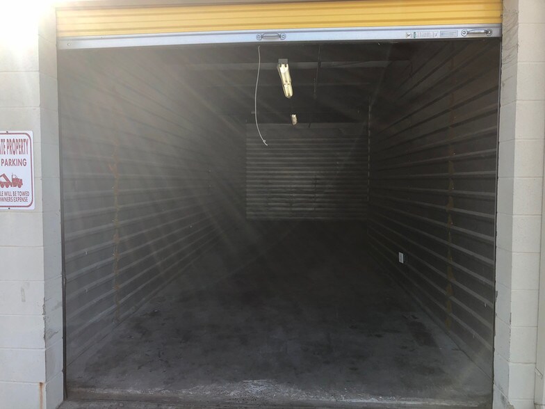 More Photos Of 802 E Richey Rd, Houston Self Storage For Lease