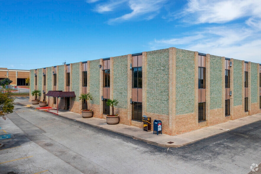 More Photos Of 4400-4402 Vance Jackson Rd, San Antonio Office For Lease
