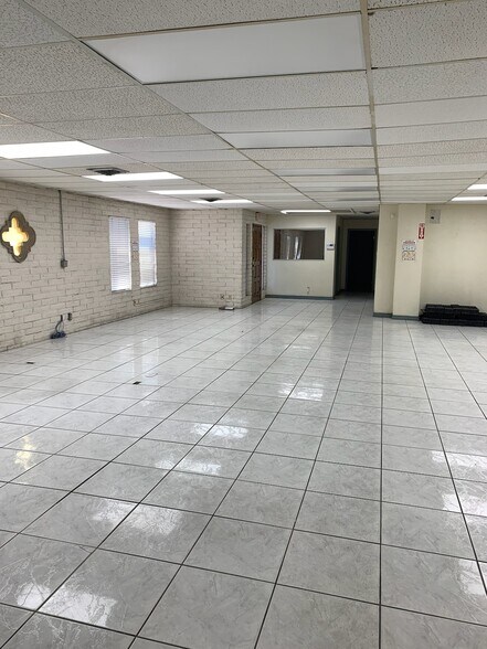 More Photos Of 1800 Blair St, Laredo Warehouse For Lease