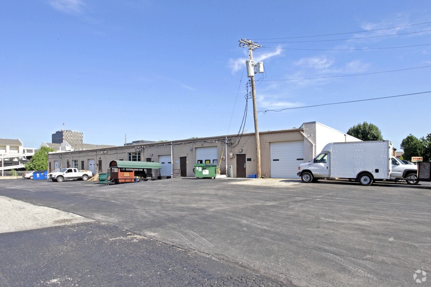 More Photos Of 820-836 Hanley Industrial Ct, Brentwood Warehouse For Lease