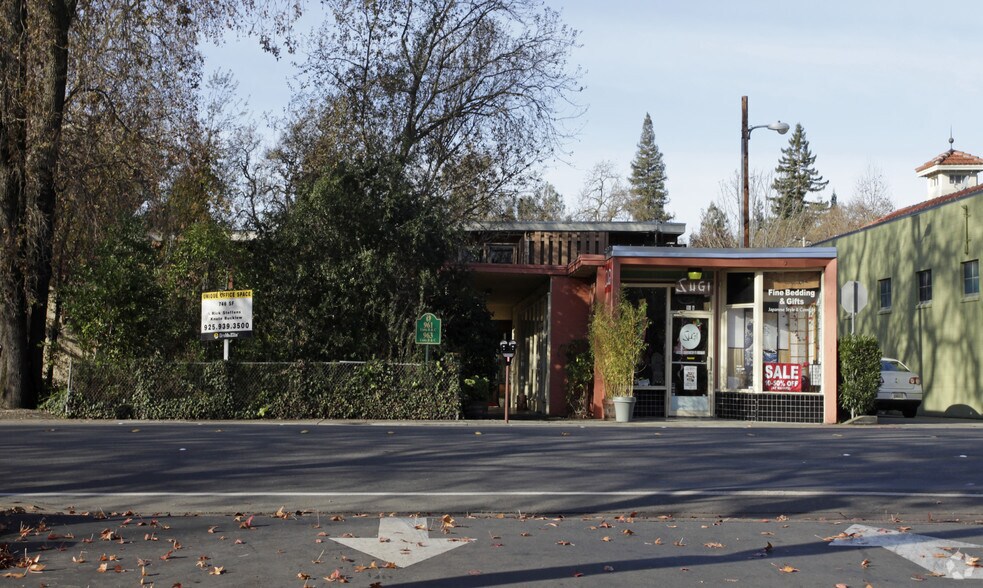 More Photos Of 3533-3547 Mt. Diablo Blvd, Lafayette Unknown For Lease