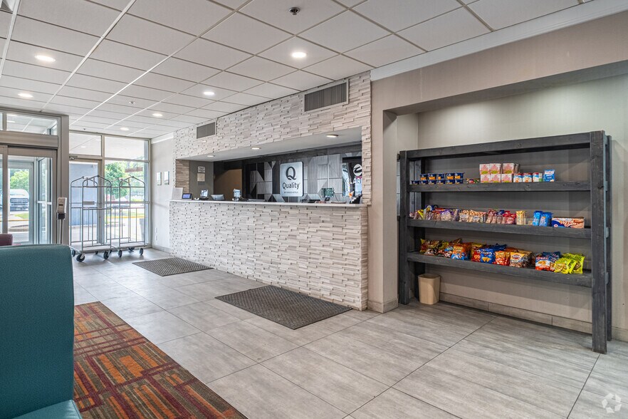 More Photos Of 411 S Larkin Ave, Joliet Hotel For Sale
