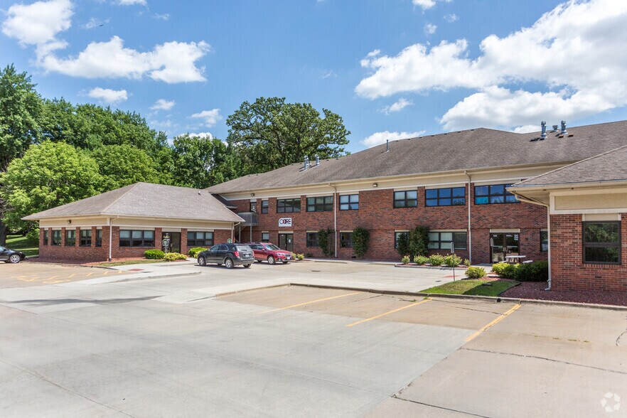 More Photos Of 2001 Westown Pky, West Des Moines Medical For Sale