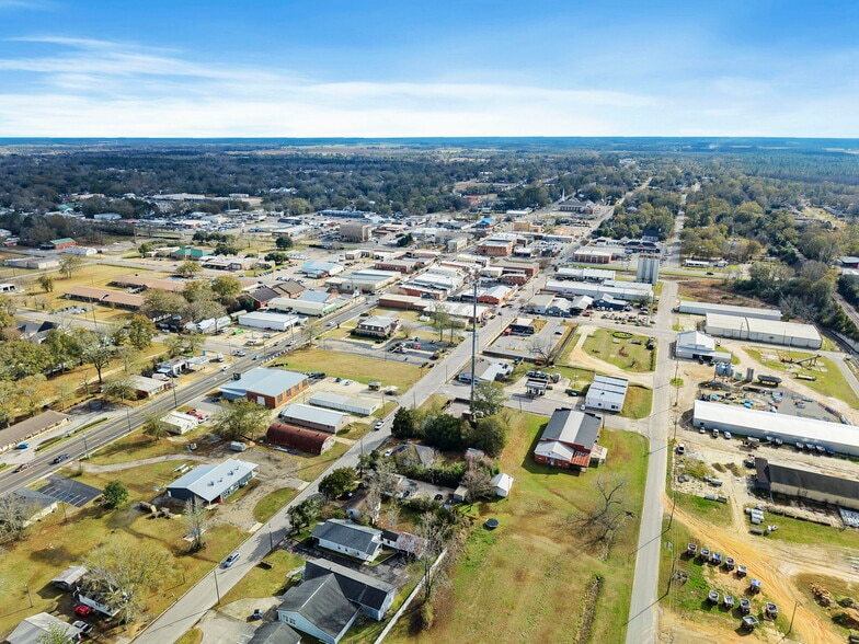 More Photos Of 111 W Ridgeley St, Atmore Storefront For Sale