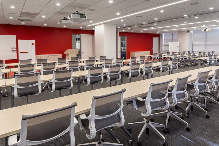 More Photos Of 2600-2800 Colorado Ave, Santa Monica Office For Lease