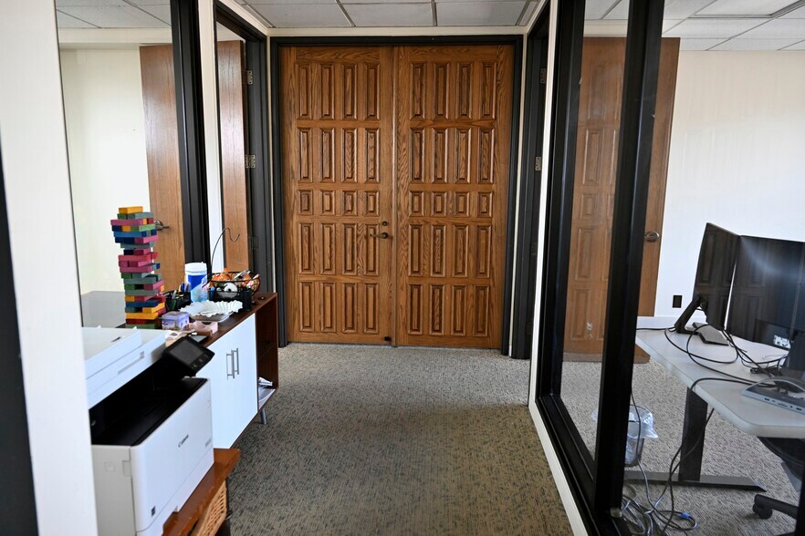 More Photos Of 1819 W Olive Ave, Burbank Office For Lease