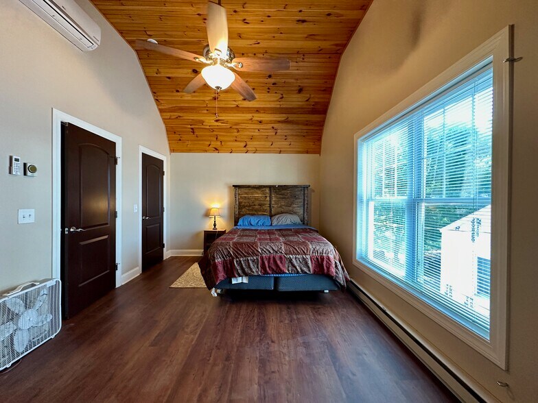 More Photos Of 1 Public Sq, Holley Apartments For Sale