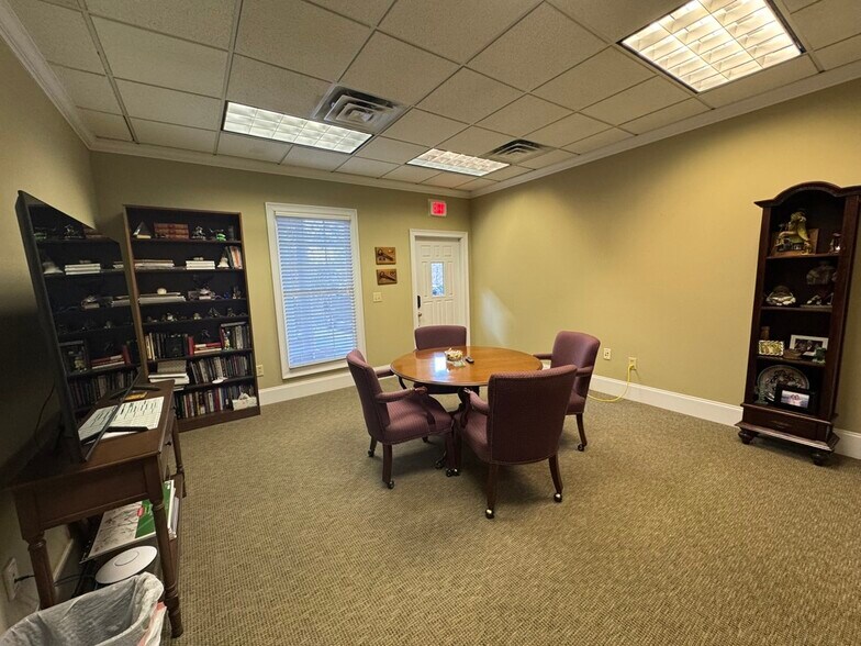 More Photos Of 190 Hawthorne Park, Athens Office For Sale