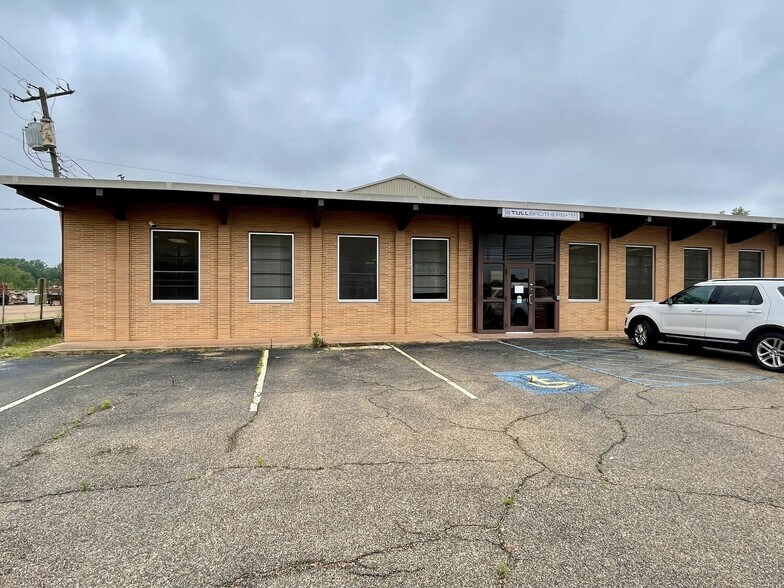 More Photos Of 2689 Livingston Rd, Jackson Warehouse For Sale