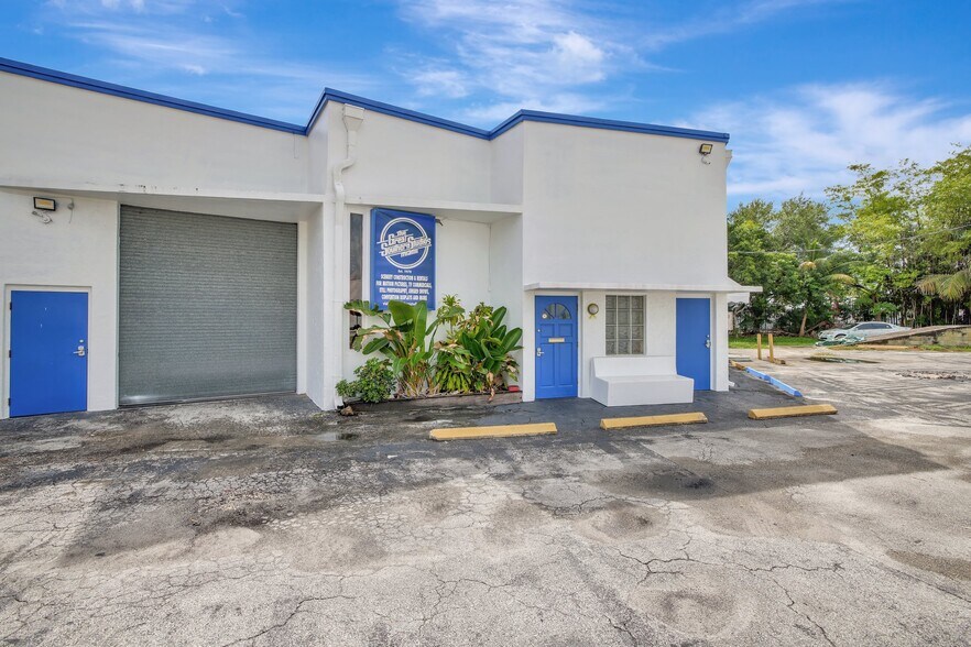More Photos Of 15221 NE 21st Ave, Miami Warehouse For Sale