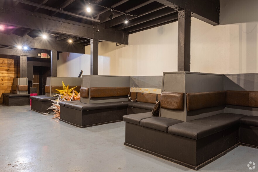 More Photos Of 2218 1st Ave, Seattle Bar For Sale