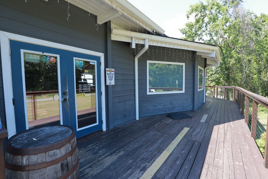More Photos Of 700 Jordan Point Rd, Hopewell Restaurant For Sale