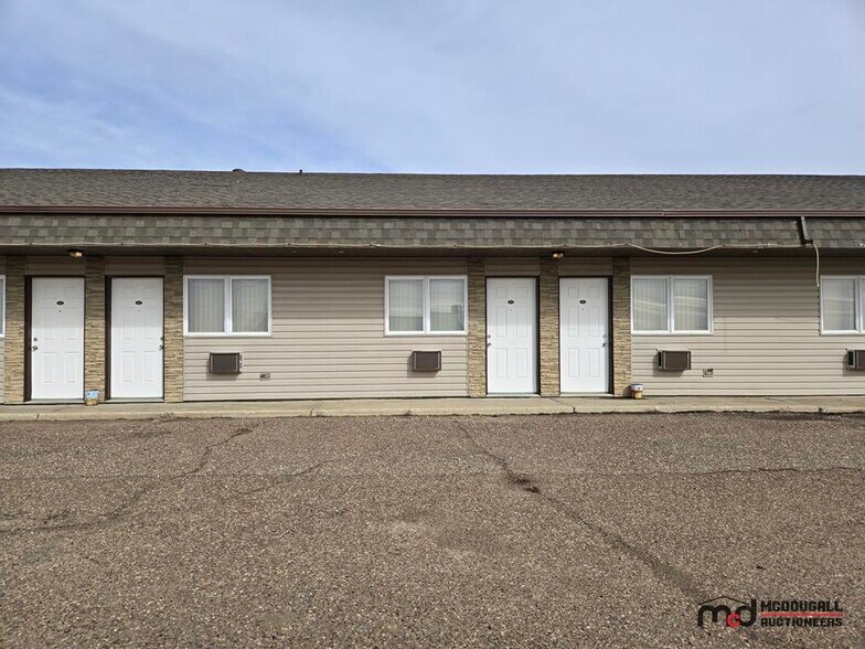 More Photos Of 775 W 5th Ave, Shaunavon Hotel For Sale