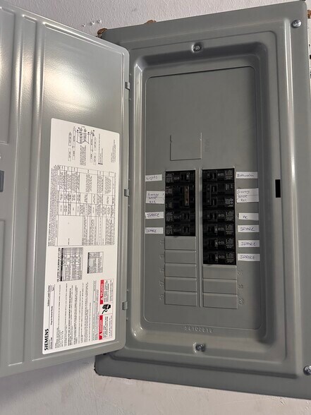 More Photos Of 4324-4340 NE 11th Ave, Oakland Park Warehouse For Lease