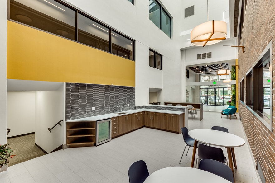 More Photos Of 2822 Colby Ave, Everett Office For Lease