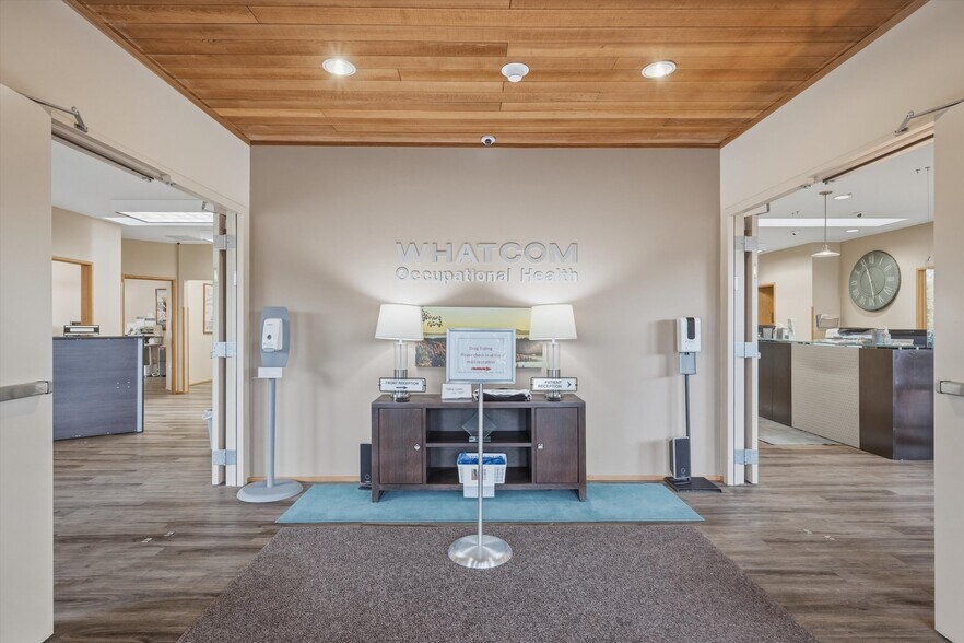 More Photos Of 3010 Squalicum Pky, Bellingham Office For Sale