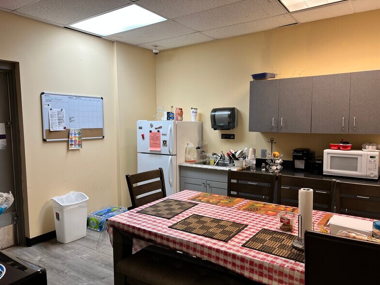 More Photos Of 14902 Northwest Fwy, Houston Unknown For Lease