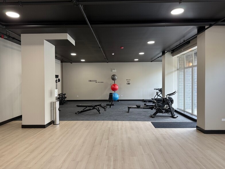 More Photos Of 3043 W Irving Park Rd, Chicago Apartments For Lease