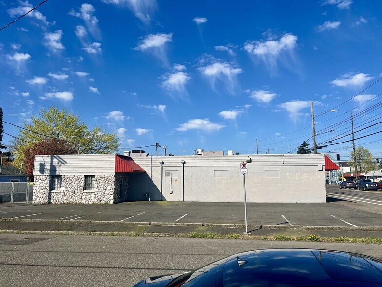 More Photos Of 10234 NE Glisan St, Portland Freestanding For Lease