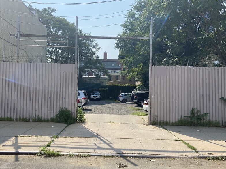 More Photos Of 40-29 27th St, Long Island City Warehouse For Lease