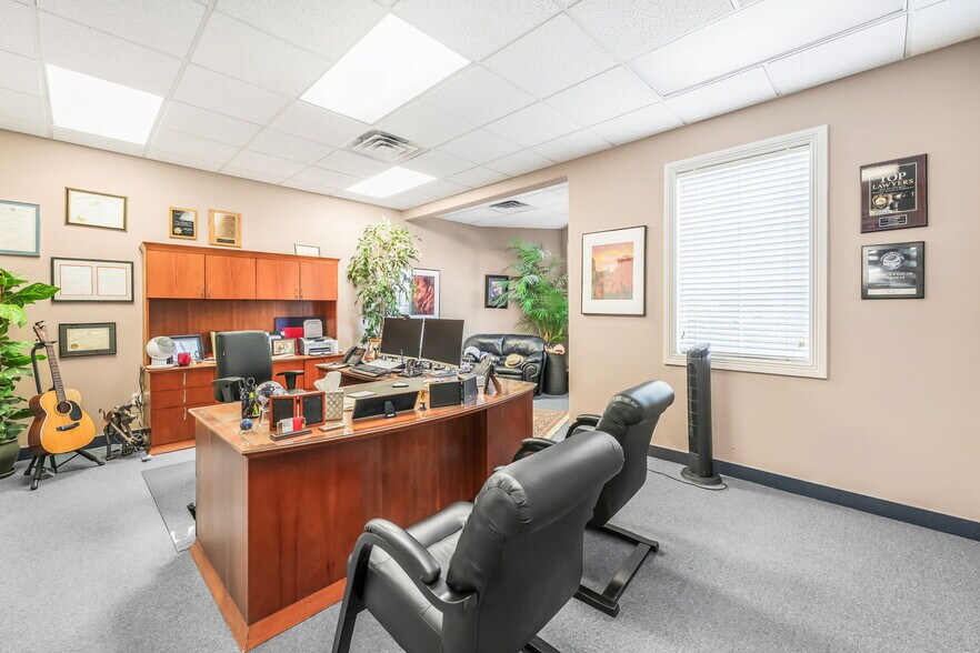 More Photos Of 601 S 7th St, Las Vegas Office For Sale