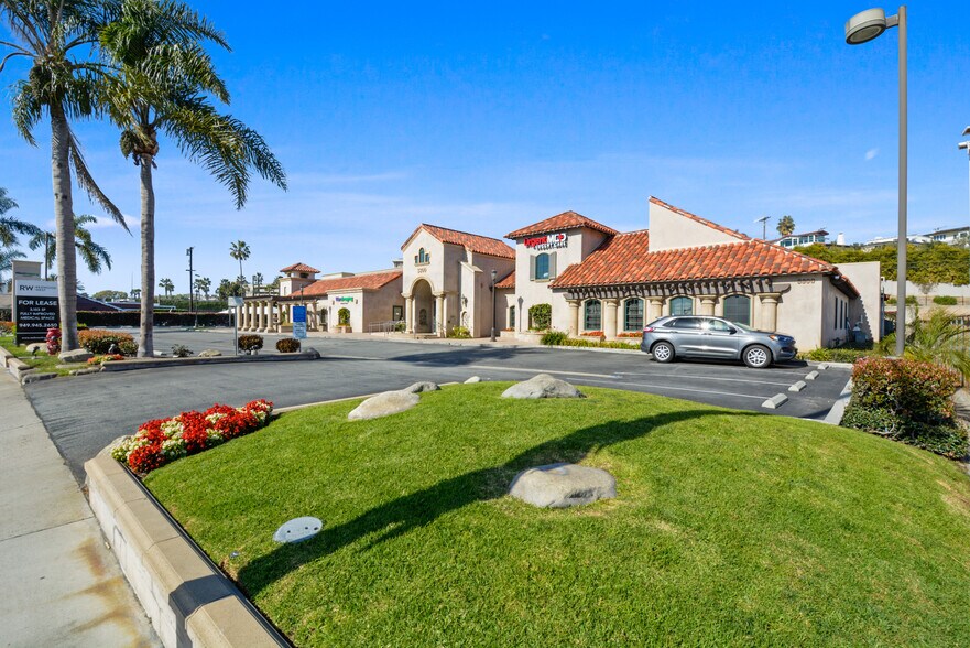 More Photos Of 3300 W Coast Hwy, Newport Beach Medical For Lease