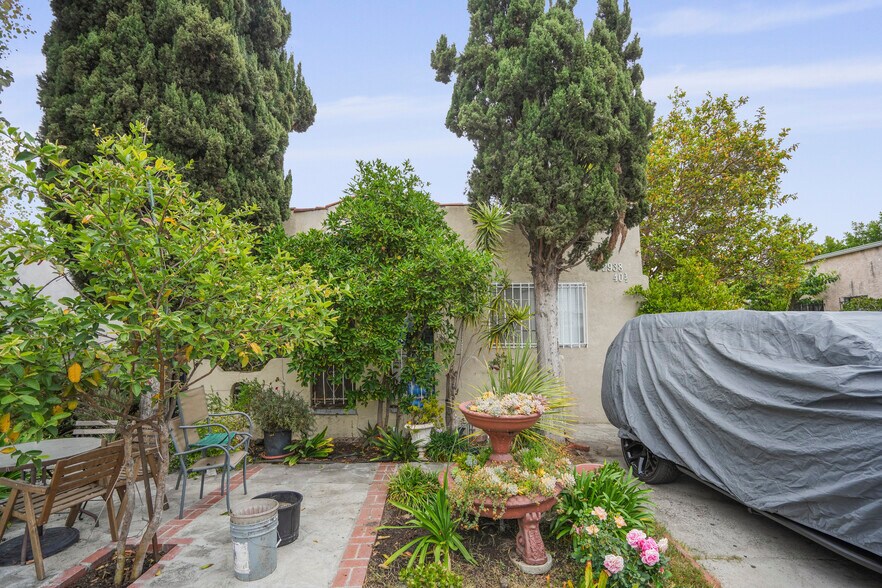 More Photos Of 2938 S Orange Dr, Los Angeles Apartments For Sale