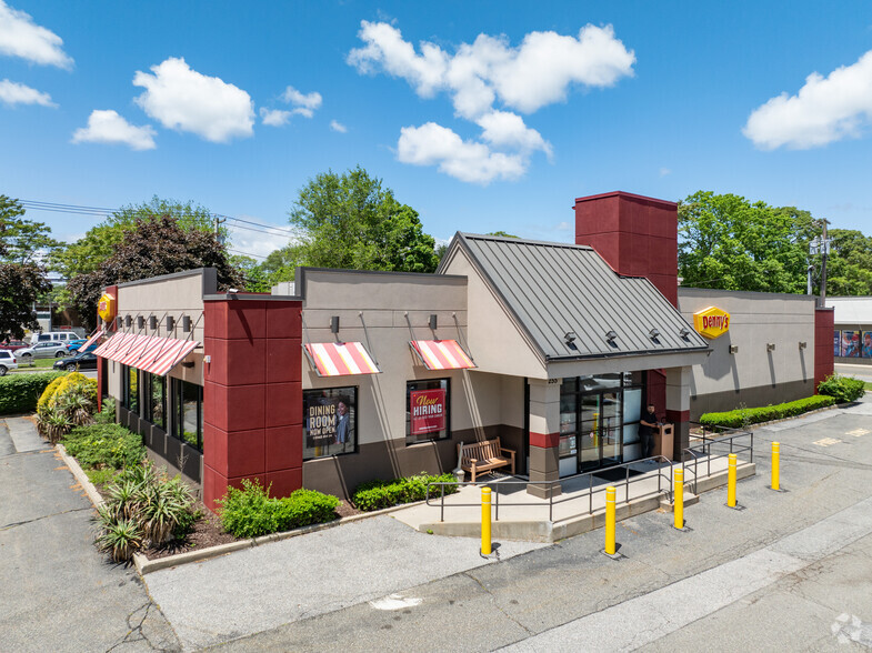 Primary Photo Of Centereach Mall, Centereach Restaurant For Lease