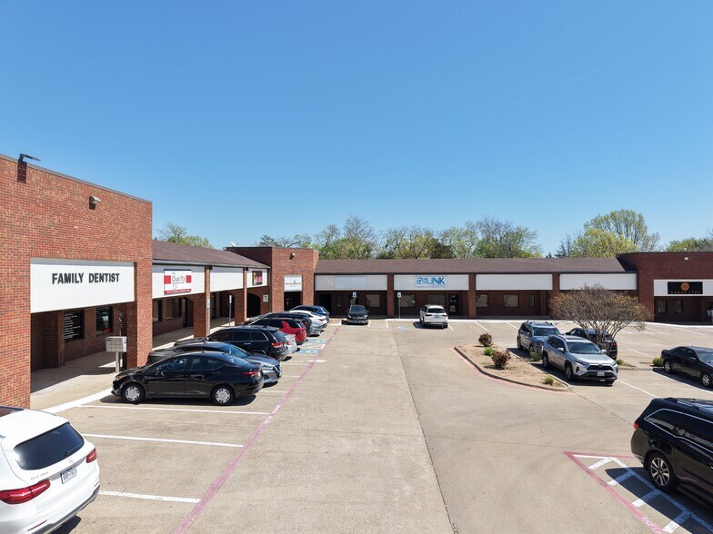 More Photos Of 712 N Hampton Rd, DeSoto Storefront Retail Office For Lease