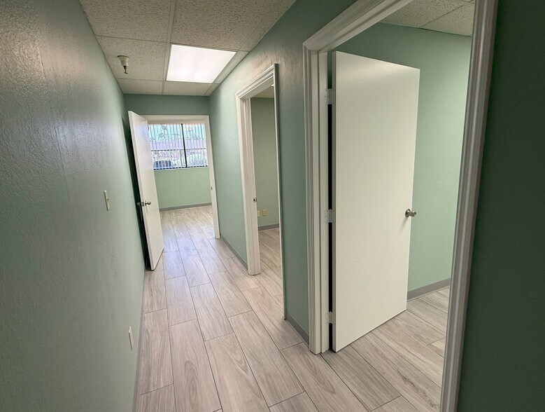 More Photos Of 8010 E Morgan Trl, Scottsdale Office For Sale