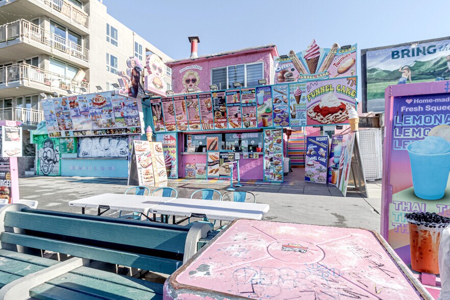 More Photos Of 2011 Ocean Front Walk, Venice Restaurant For Sale