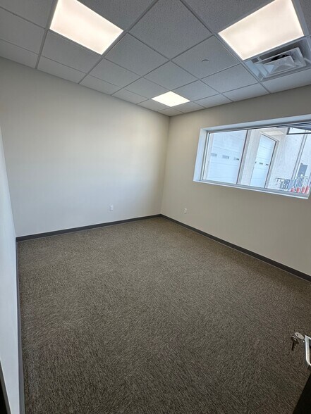 More Photos Of 3023 E Kemper Rd, Cincinnati Warehouse For Lease