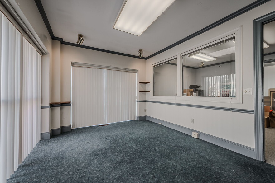 More Photos Of 77 E Main St, Newark Loft Creative Space For Sale