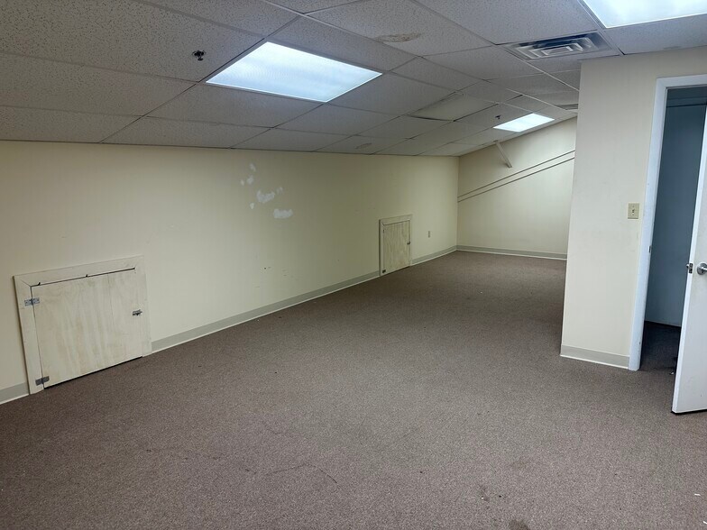More Photos Of 3653 Regent Blvd, Jacksonville Flex For Lease