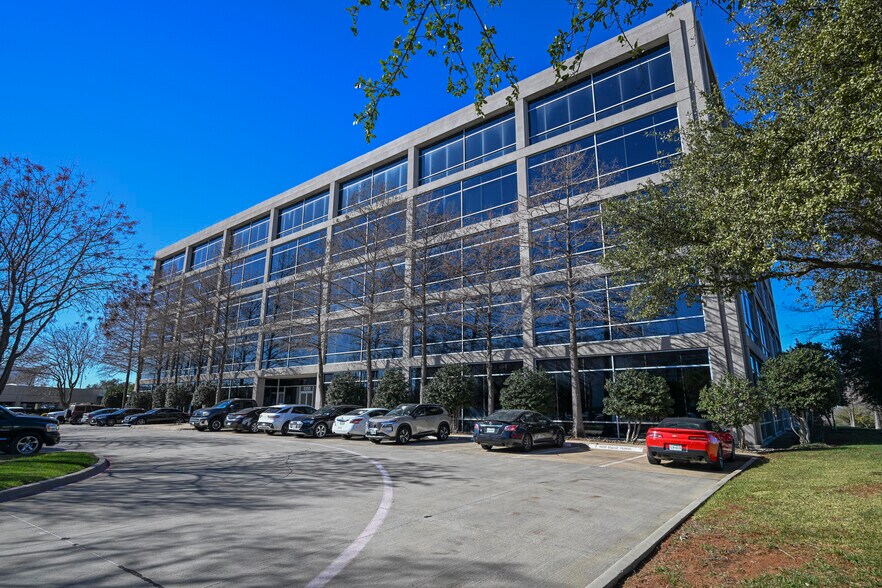 More Photos Of 2250 W John Carpenter Fwy, Irving Office For Sale