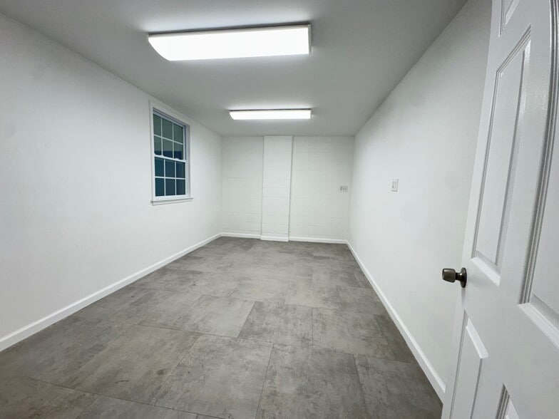 More Photos Of 3160 N 46th Ave, Saint Petersburg Warehouse For Sale