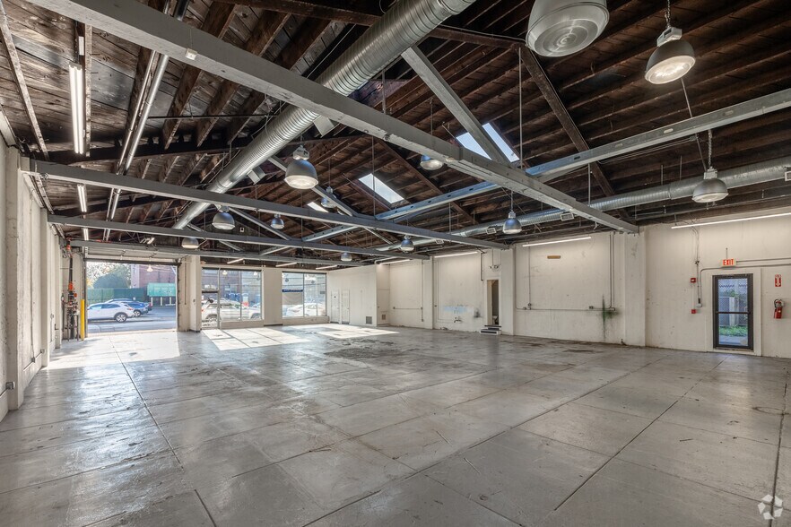 More Photos Of 101 Audrey Ave, Oyster Bay Storefront For Lease