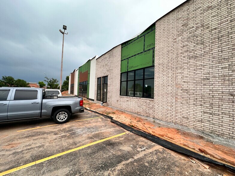 More Photos Of 4235 NW Expressway, Oklahoma City General Retail For Lease