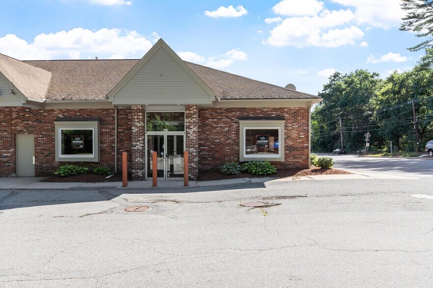 More Photos Of 225 Groton Rd, Westford Storefront Retail Office For Lease