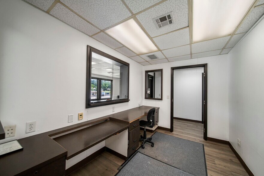 More Photos Of 700 S Main St, Grove Medical For Sale