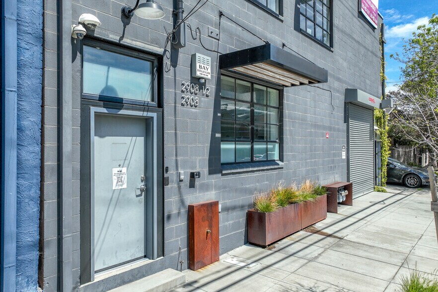 More Photos Of 2908 Chapman St, Oakland Flex For Lease